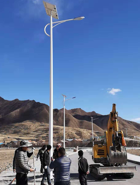 甘南碌曲10米平川太阳能路灯项目