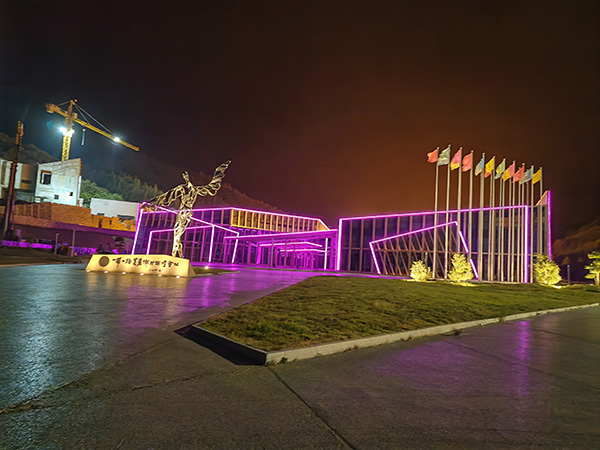 城市亮化是现代城市建设的重要组成部分，它不仅可以美化城市的夜景，还能提升城市的整体形象。随着科技的不断进步，城市亮化也得到了更多的关注和创新。本文将介绍一些关于城市亮化的创意和技术，帮助读者了解平川城市亮化的重要性以及如何进行平川城市亮化的规划和实施。